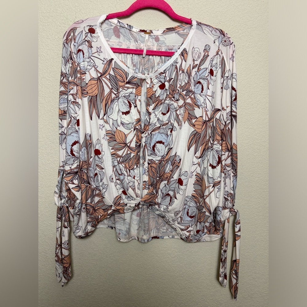 Free People Floral Blouse in White and Pink - Picture 3 of 11